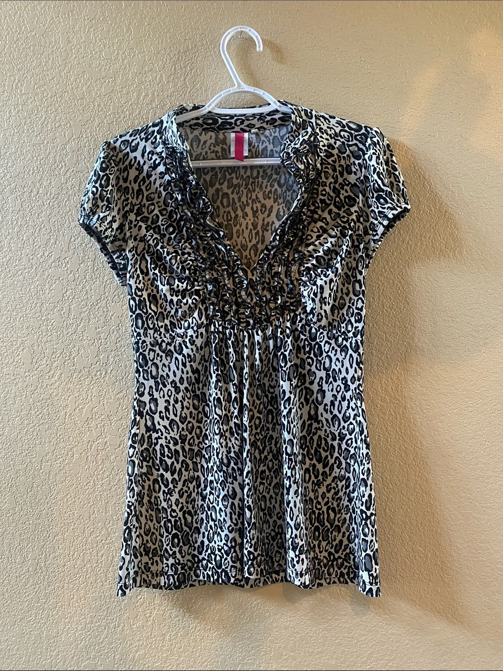 Leopard Print Ruffle V-Neck Women's Top - Black & White
